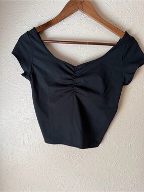 Under Armour Motion Ruched Crop Top Black NWT | Women’s Small/Medium